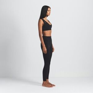 Nike-Skims 
Matte v-panel legging 28 inch